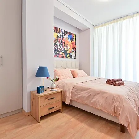 Beautiful New 5 Min From Port Apartment